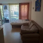 Sunny Plaza Apartment *