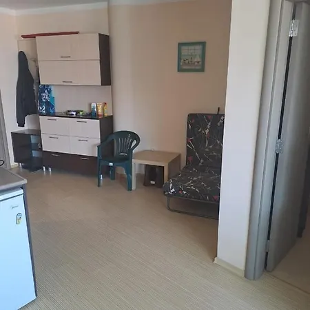 Sunny Plaza 公寓 *