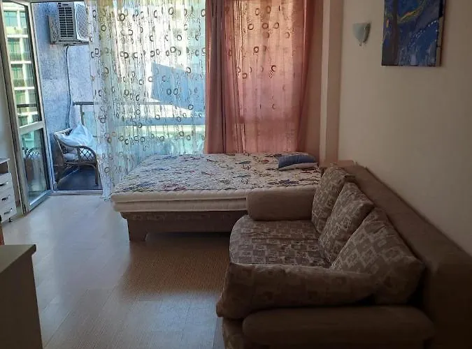 Sunny Plaza Apartment *