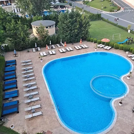 Апартамент Sunny Plaza