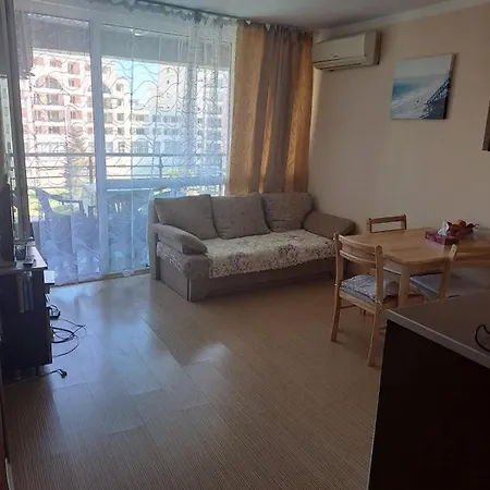 Апартамент Sunny Plaza *